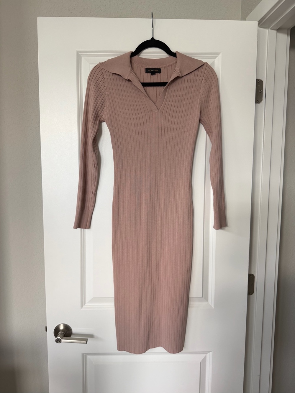 QED London Ribbed Long Sleeve Collared Midi Dress in Dusty Rose